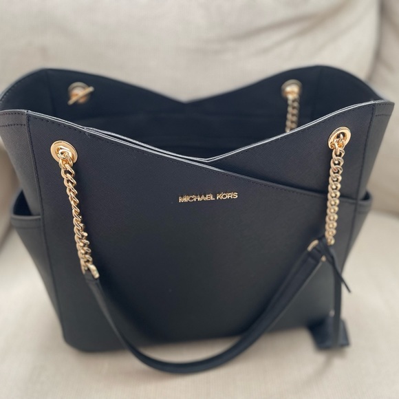 Beautiful Black and Gold Bag and wallet Bundle by Michael Kors - Picture 8 of 10